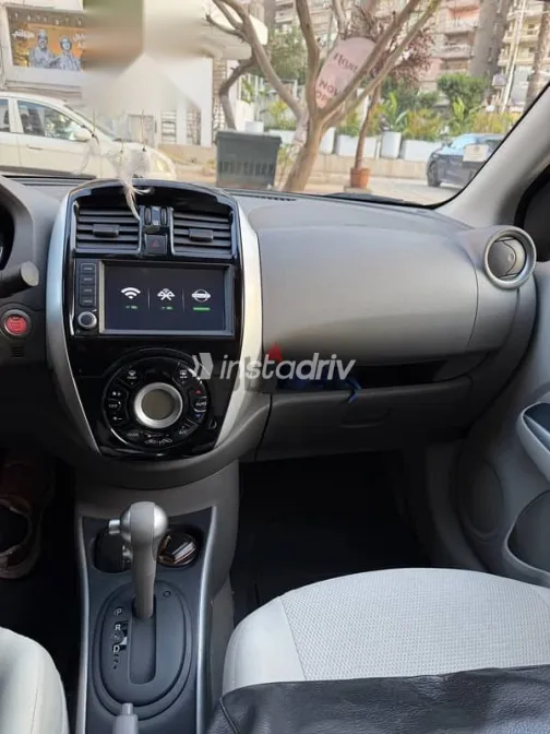 Nissan Sunny 2023 Gold Used for Sale - 5