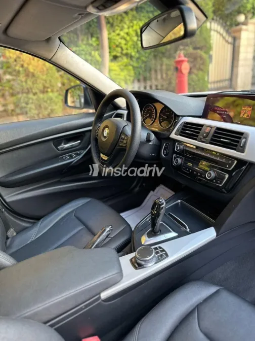 بي ام دبليو 318 2019 أبيض مستعملة للبيع - 2