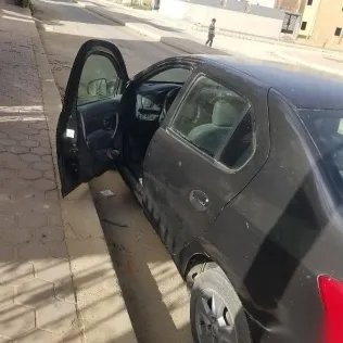 رينو لوجان 2015 أسود مستعملة للبيع