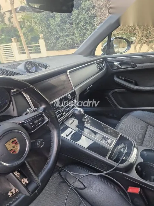 Porsche Macan 2022 Black Used for Sale - 5