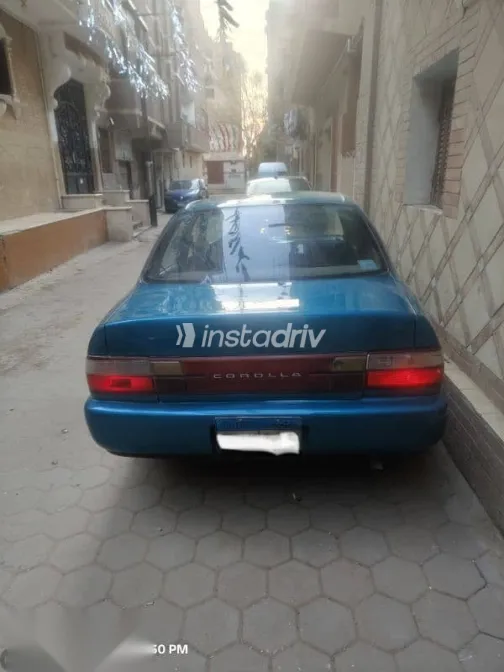 تويوتا كورولا 1997 أزرق غامق مستعملة للبيع - 3