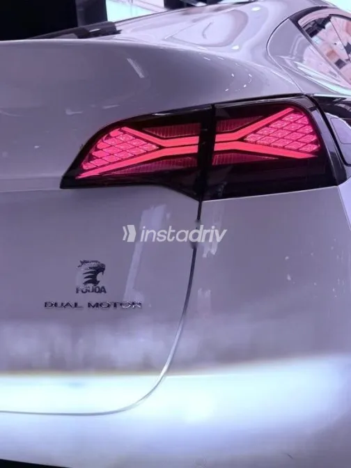 Tesla Model Y 2022 White Used for Sale - 4