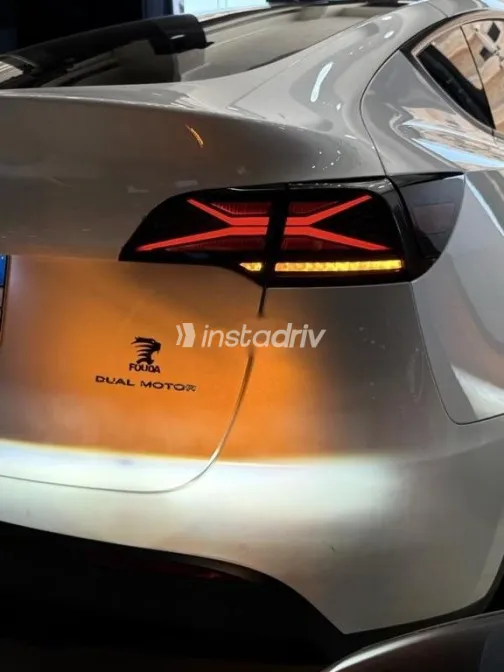 Tesla Model Y 2022 White Used for Sale - 5