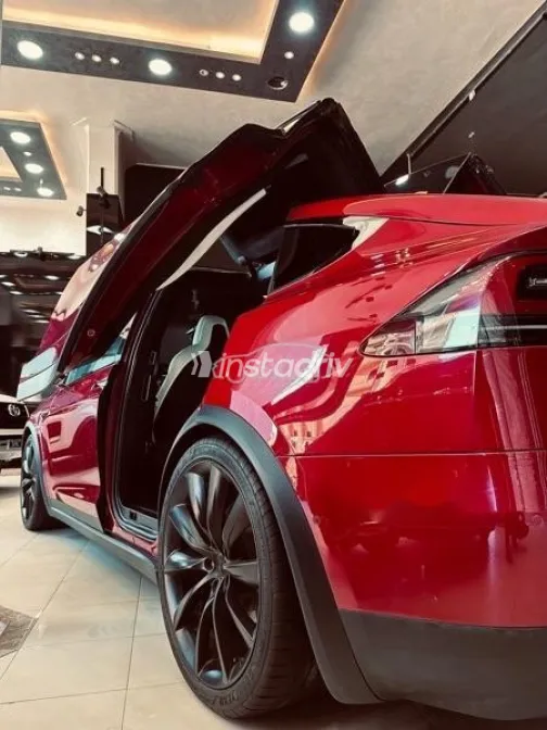 Tesla Model X 2018 Red Used for Sale - 2