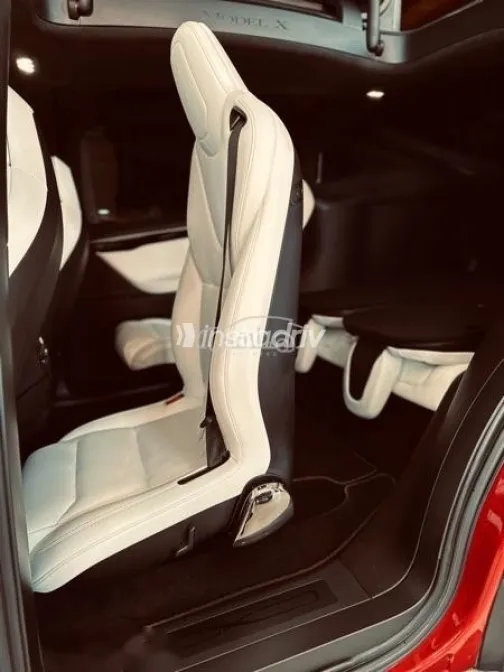 Tesla Model X 2018 Red Used for Sale - 3