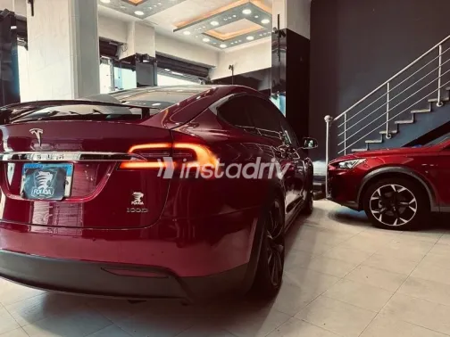Tesla Model X 2018 Red Used for Sale - 5