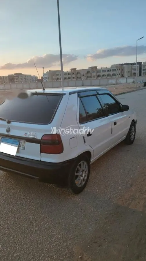 سكودا فيليشيا 1996 أبيض مستعملة للبيع - 3