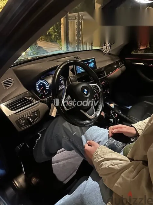 بي ام دبليو X1 2019 أزرق غامق مستعملة للبيع - 4