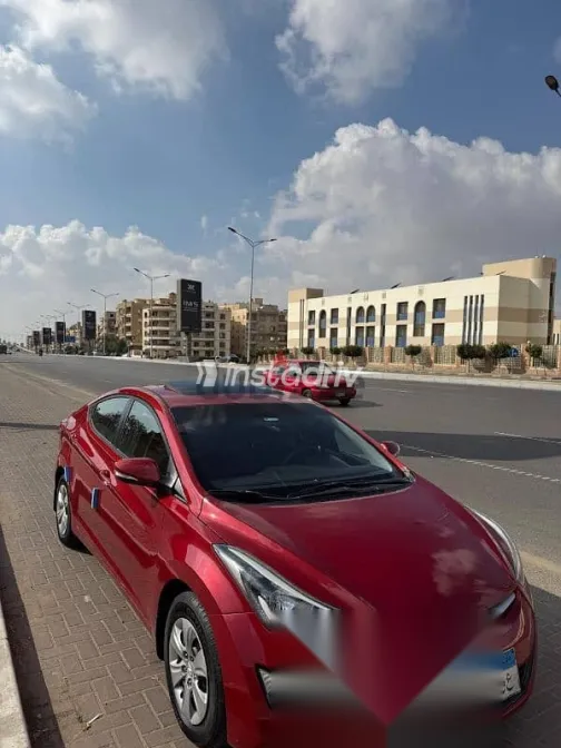هيونداي إلنترا 2016 أحمر مستعملة للبيع - 1