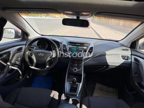 هيونداي إلنترا 2016 أحمر مستعملة للبيع - 2