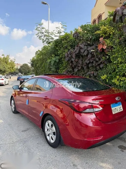هيونداي إلنترا 2016 أحمر مستعملة للبيع - 5
