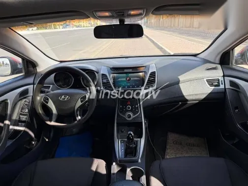 هيونداي إلنترا 2016 أحمر مستعملة للبيع - 9