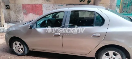 رينو لوجان 2015 فضي مستعملة للبيع - 1
