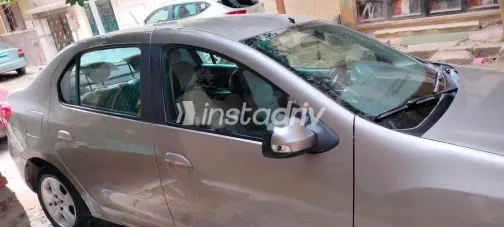 رينو لوجان 2015 فضي مستعملة للبيع - 3