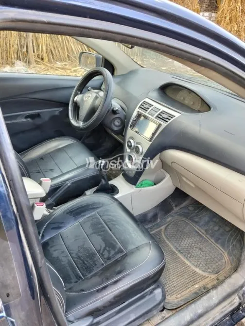 تويوتا ياريس 2008 أزرق مستعملة للبيع - 2