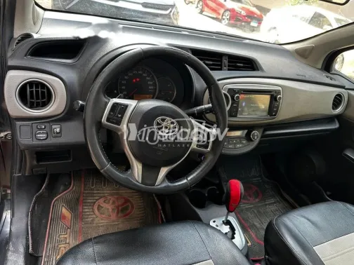 تويوتا ياريس 2014 أسود مستعملة للبيع - 2