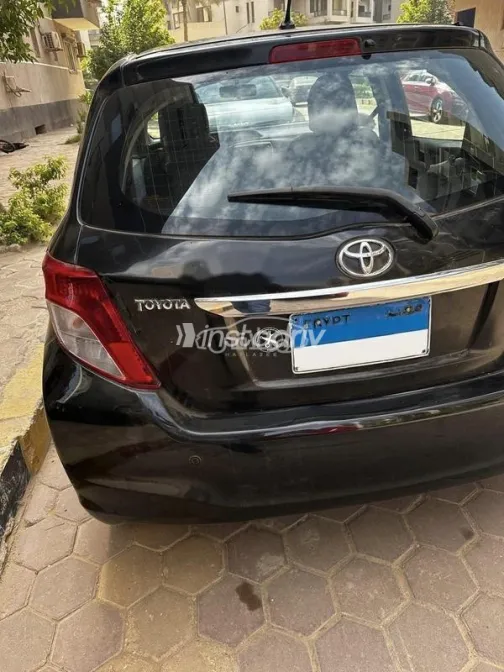 تويوتا ياريس 2014 أسود مستعملة للبيع - 3