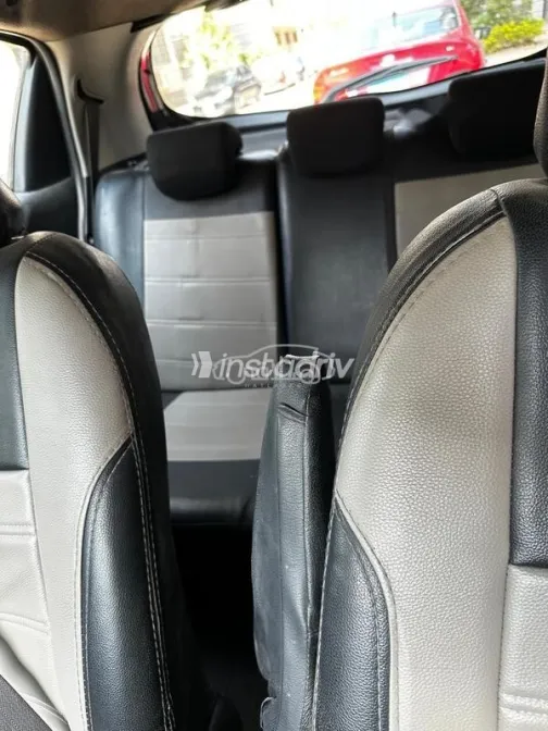 تويوتا ياريس 2014 أسود مستعملة للبيع - 4