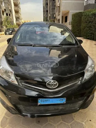 تويوتا ياريس 2014 أسود مستعملة للبيع