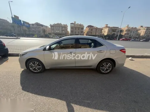 تويوتا كورولا 2015 رمادي مستعملة للبيع - 5