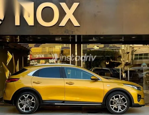 Kia Xceed 2022 Gold Used for Sale - 3