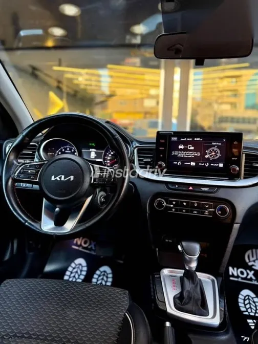 Kia Xceed 2022 Gold Used for Sale - 5