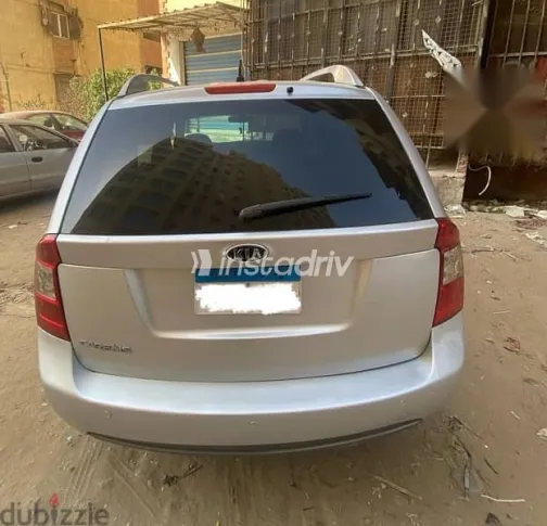 كيا كارينز 2012 فضي مستعملة للبيع - 1