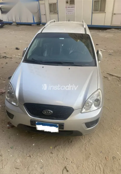 كيا كارينز 2012 فضي مستعملة للبيع - 2