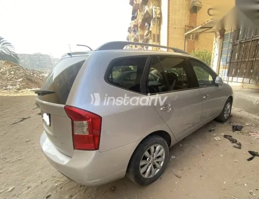 كيا كارينز 2012 فضي مستعملة للبيع - 4