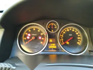 اوبل أسترا 2009 رمادي مستعملة للبيع