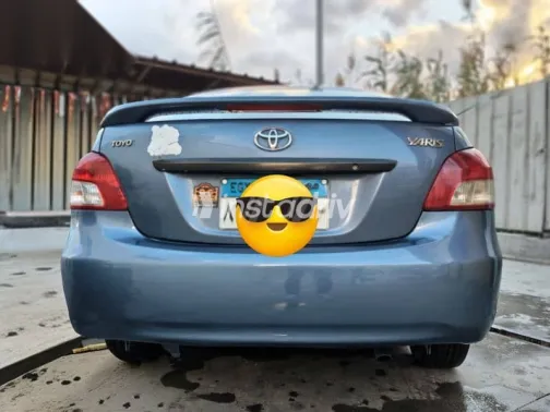 تويوتا ياريس 2007 أزرق غامق مستعملة للبيع - 2