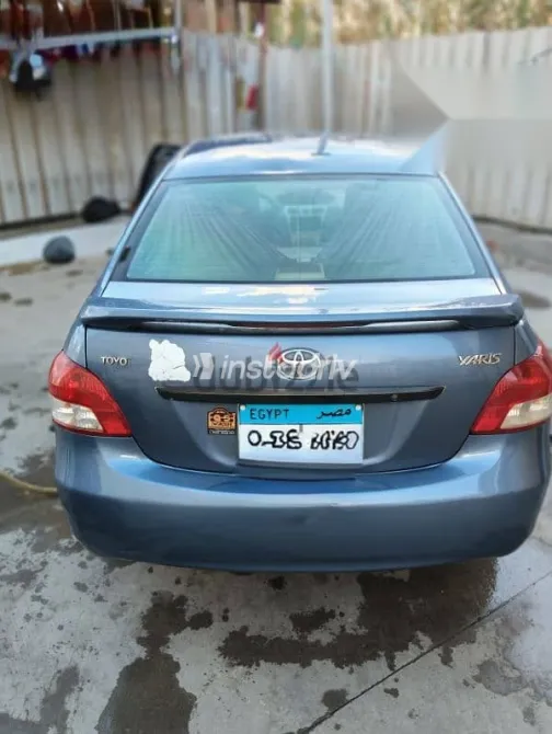 تويوتا ياريس 2007 أزرق غامق مستعملة للبيع - 4