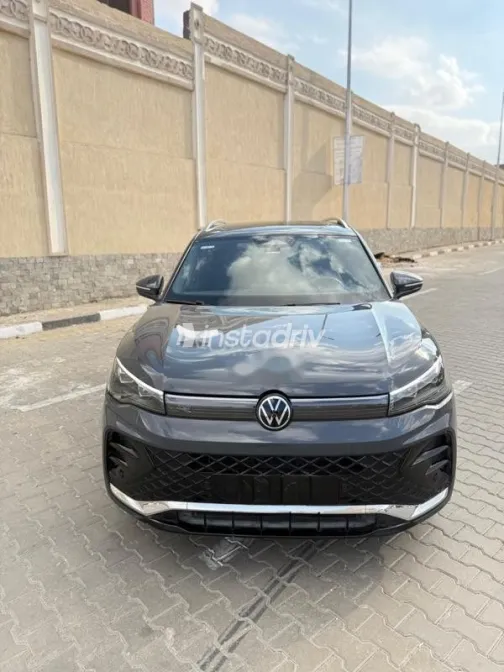 فولكس فاغن تيجون 2025 رمادي مستعملة للبيع - 4