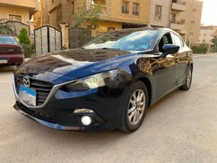 مازدا 3 2015 أزرق غامق مستعملة للبيع