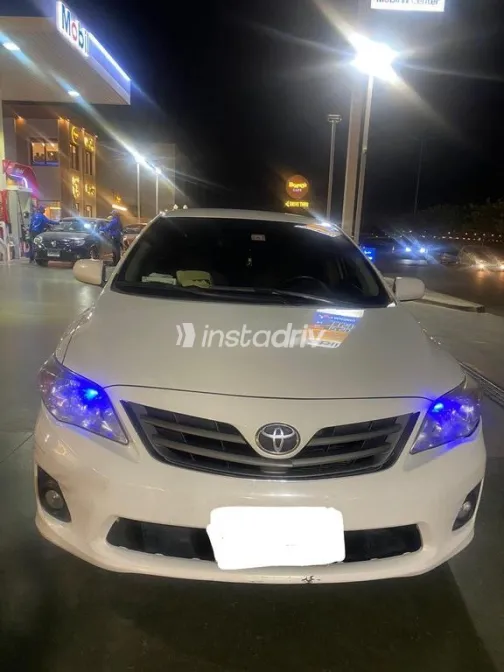 تويوتا كورولا 2012 أبيض مستعملة للبيع - 1