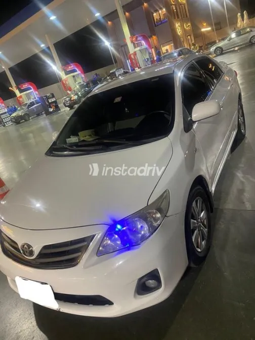 تويوتا كورولا 2012 أبيض مستعملة للبيع - 3