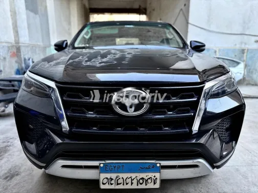 Toyota Fortuner 2022 Black Used for Sale - 1