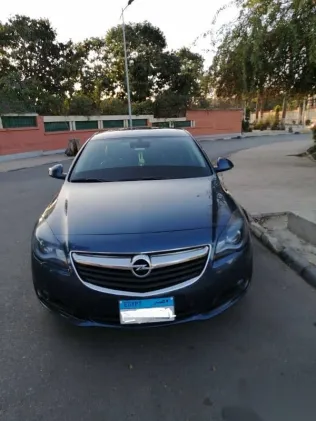 اوبل أنسيجنيا 2017 أزرق غامق مستعملة للبيع