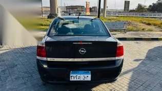 اوبل فيكترا 2007 أسود مستعملة للبيع