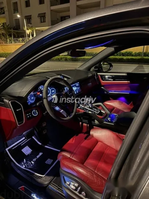 Porsche Cayenne 2020 Gray Used for Sale - 4