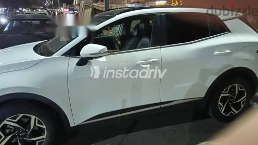 كيا سبورتاج 2023 أبيض مستعملة للبيع - 2