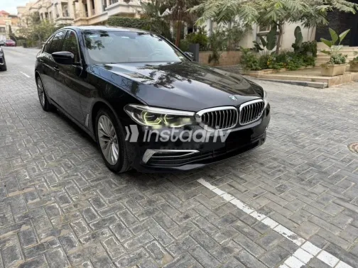 بي ام دبليو 520 2019 أسود مستعملة للبيع - 1