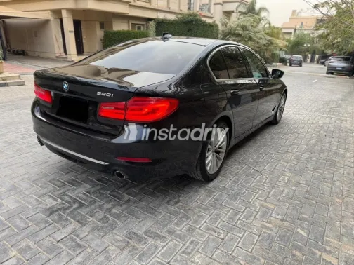 بي ام دبليو 520 2019 أسود مستعملة للبيع - 2