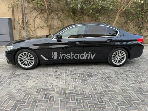 بي ام دبليو 520 2019 أسود مستعملة للبيع - 3