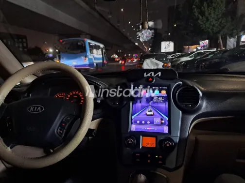 كيا كارينز 2012 أسود مستعملة للبيع - 1