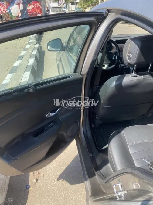 Renault Fluence 2011 Gold Used for Sale - 4