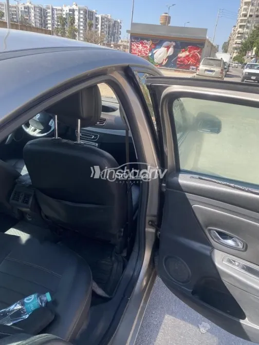 Renault Fluence 2011 Gold Used for Sale - 5