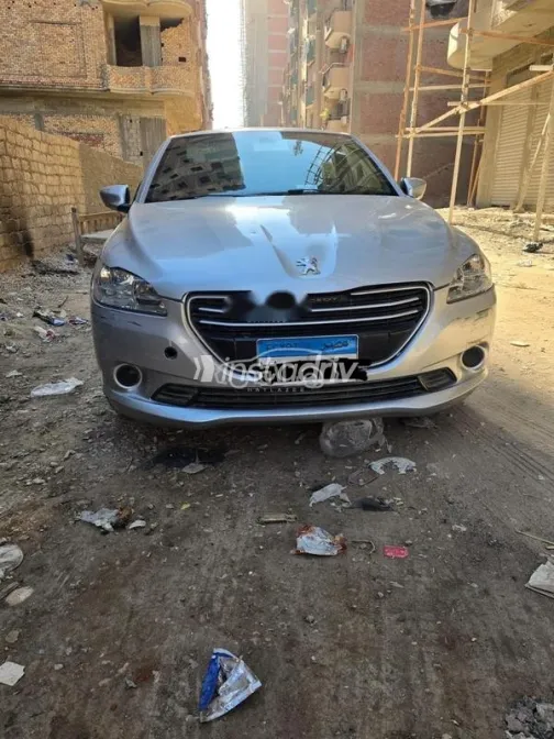 بيجو 301 2017 أبيض مستعملة للبيع - 1