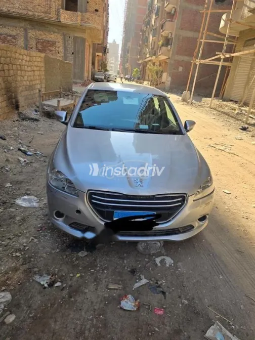 بيجو 301 2017 أبيض مستعملة للبيع - 2