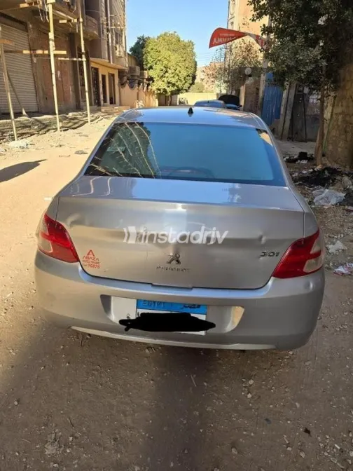 بيجو 301 2017 أبيض مستعملة للبيع - 3